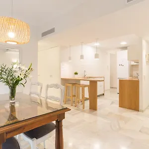 https://wonderful-apartment-in-malagueta-beach.es-andalucia.com